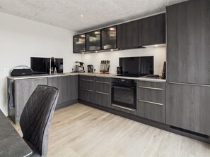 Fridge, dishwasher, cookware/dishes/utensils - "Milan" - 20km from the sea by Interhome (Bredebro)