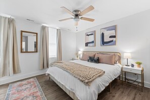 Desk, iron/ironing board, WiFi, bed sheets - Benton Park Retreat - 2S (St. Louis)