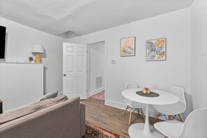 Interior - Benton Park Retreat - 2S (St. Louis)