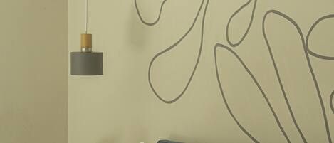 Iron/ironing board, bed sheets