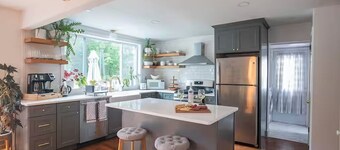 Cozy Getaway Mins From Kingston
