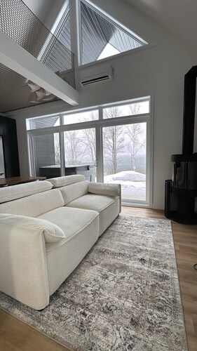 Cozy Chalet Near Val St-Côme | Sleeps 5 | Fireplace & Nature Retreat