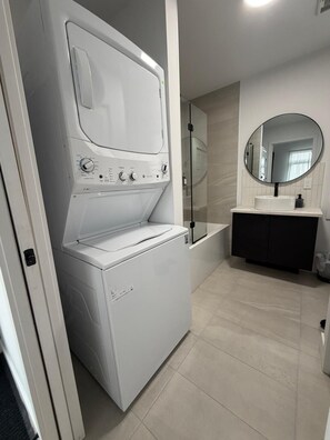 Handtücher, Seife, Toilettenpapier