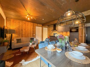 TV - Stylish apartment with mountain views by a lake (Afritz am See)