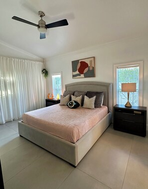 3 habitaciones, tabla de planchar con plancha, wifi y ropa de cama 