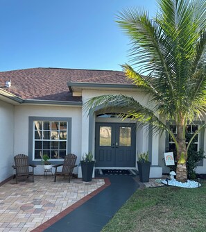 Exterior - Bright 3BR Family Home • 15min to Beach • Quiet, Clean & Comfortable (Fort Myers)