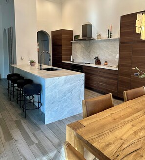Private kitchen - Bright 3BR Family Home • 15min to Beach • Quiet, Clean & Comfortable (Fort Myers)