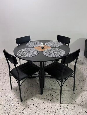 Dining - Stylish 1BR w/ Free Parking, near Wynwood & Brickell (Miami)