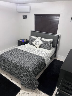 1 habitación, tabla de planchar con plancha, wifi gratis y ropa de cama 