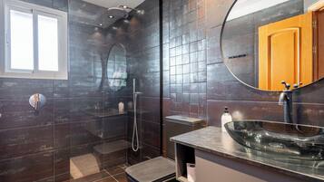 Superior Apartment, 3 Bedrooms, Sea View, Beachfront | Bathroom | Shower, rainfall showerhead, hair dryer, towels
