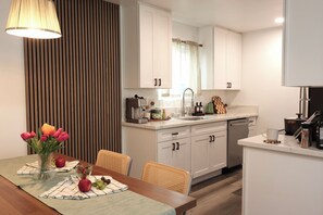 Dining - North Park - Vibey Designer Home w/ King Beds Near Balboa Park, SD Zoo, & Cafés (San Diego)