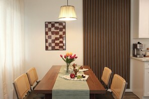 Dining - North Park - Vibey Designer Home w/ King Beds Near Balboa Park, SD Zoo, & Cafés (San Diego)