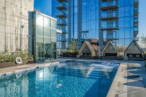 Piscina all'aperto, una piscina riscaldata