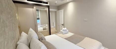 Iron/ironing board, internet, bed sheets
