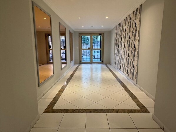 Interior - Large Studio + Terrace (CANNES)