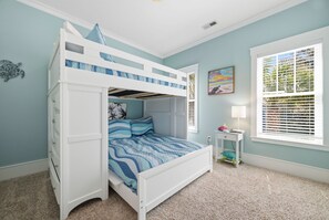 Room - Private Pool Oasis I Hot Tub I Free Golf Cart! (Oak Island)