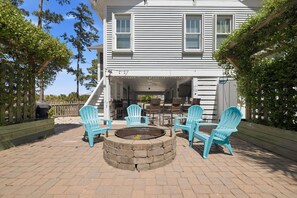 Outdoor dining - Private Pool Oasis I Hot Tub I Free Golf Cart! (Oak Island)