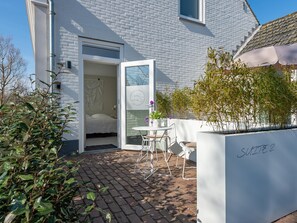 Terrace/patio - Slow Living Suite at Strand Oostkapelle (Oostkapelle)