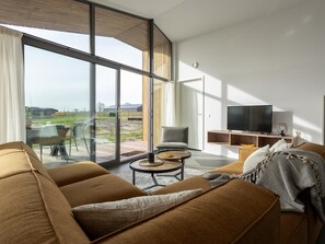 TV - Detached holiday home with multiple terraces (Wissenkerke)