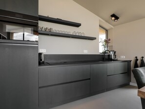 Fridge, oven, stovetop, dishwasher - House with plenty of light and spacious terrace (Wissenkerke)