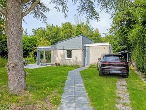 Exterior - Holiday home with a beautiful garden. (Kamperland)