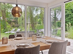 Dining - Holiday home with a beautiful garden. (Kamperland)
