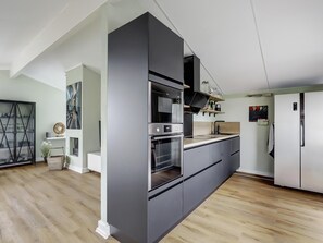 Fridge, oven, stovetop, dishwasher - Nice holiday home with a spacious terrace (Kamperland)