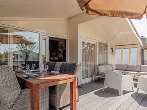 Outdoor dining - Nice holiday home with a spacious terrace (Kamperland)
