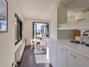 Kühlschrank, Ofen, Geschirrspüler, Toaster
