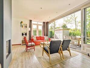 Living area - Holiday home by the sea with a lovely garden (Kamperland)