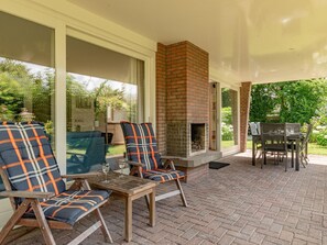 Outdoor dining - Beach bungalow with a lovely garden & terrace. (Kamperland)