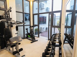 Fitness facility - Bright 2-bedroom apartment with AC in pleasant Accra neighborhood (Accra)