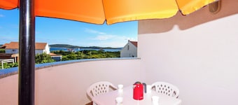No.:5 Apartment on the second floor, large balcony, sea view!