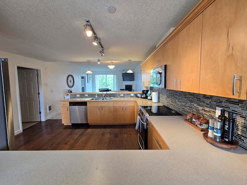 Ocean Shores Oyhut Village 2-bedroom 2 full bath condo . Oyhut Village