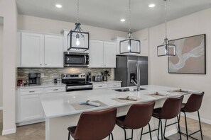 Private kitchen - Themed 7BR Villa  Lion King · Frozen · Minions  Mario Game Room  Pool & Spa (Clermont)