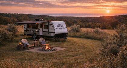 Charming Charlevoix Camper Getaway Near Lake Michigan