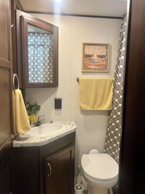 Handtücher, Seife, Toilettenpapier
