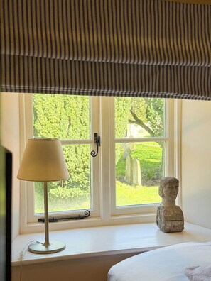 2 bedrooms, iron/ironing board, free WiFi, bed sheets - Thyme Cottage Bulwick | Cosy 2-Bed Village Stay (North Northamptonshire)