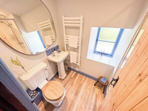 Hair dryer, towels - Thyme Cottage Bulwick | Cosy 2-Bed Village Stay (North Northamptonshire)