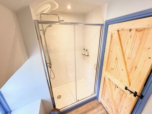 Hair dryer, towels - Thyme Cottage Bulwick | Cosy 2-Bed Village Stay (North Northamptonshire)
