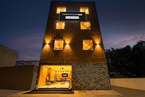 Super Deluxe Roomtroy Resorts and Wellness