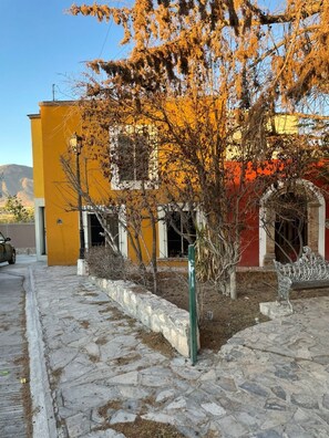 Exterior - Serene 1-bedroom apartment in charming Arteaga perfect for relaxing (Arteaga)