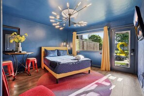 Iron/ironing board, free WiFi, bed sheets - Retro 1 Bd Apt near Montrose! (Houston)