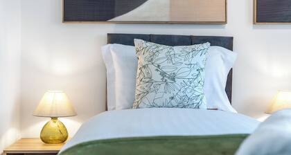 Contractor 4-Bed | FREE Parking | Wi-Fi | Hemel
