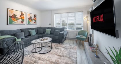 Contractor 4-Bed | FREE Parking | Wi-Fi | Hemel