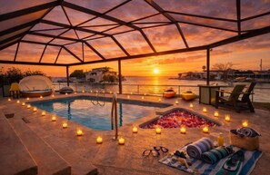 Outdoor pool - Salty Cove Waterfront - Pool, Dock, Kayaks - Gulf Access (Hernando Beach)