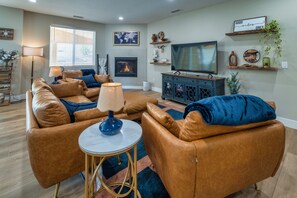 TV, fireplace