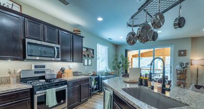 Luxury Tahoe adjacent- 4-Bedroom Retreat - Family-Friendly North Reno Escape