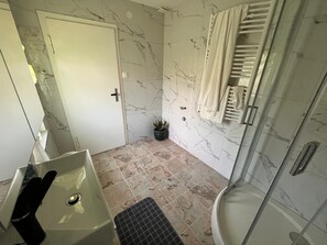 Bathroom - Apartment with aircon at Scharmützelsee (Diensdorf-Radlow)