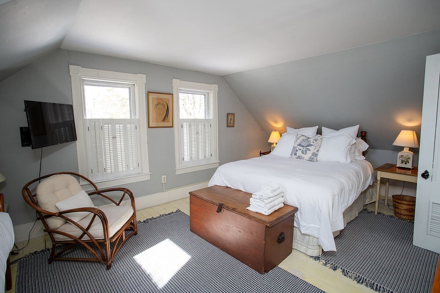 3 slaapkamers, een strijkplank/strijkijzer, wifi, beddengoed